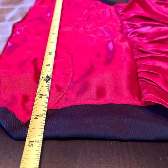 Red and Beige Apron - Picture 6 of 7